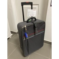 Gurulós utazó bőrönd